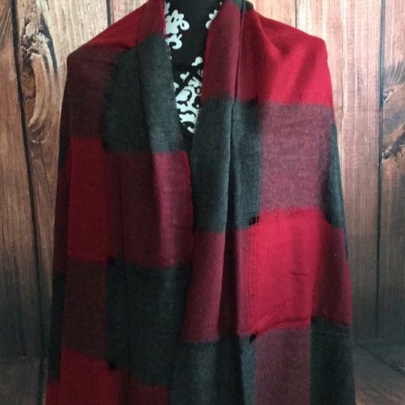 Last one! NWT Buffalo Plaid Scarf/Wrap - Picture 6 of 7